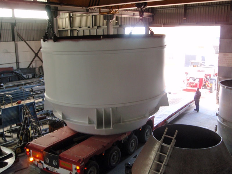 Depósito para planta siderúrgica cargado en camión para transporte