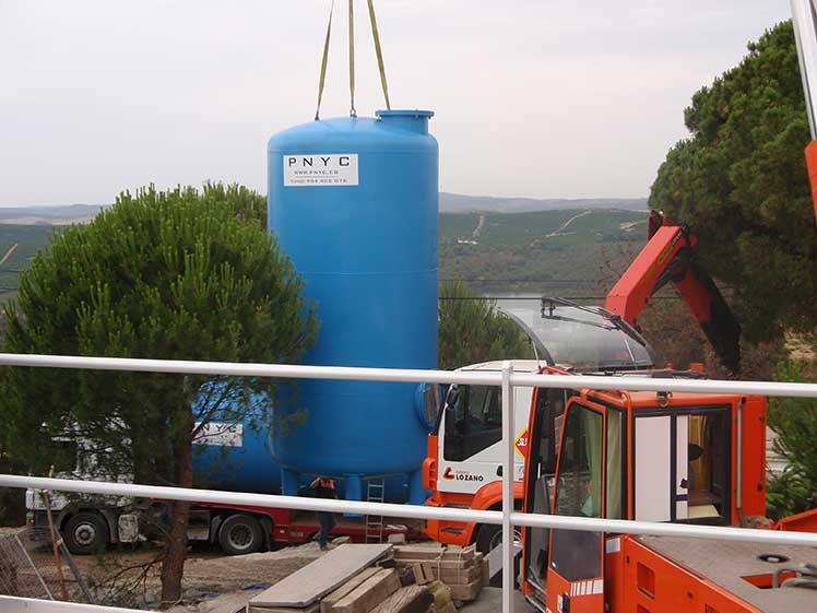 Equipo de PNYC trabaja en el montaje de filtros de arena