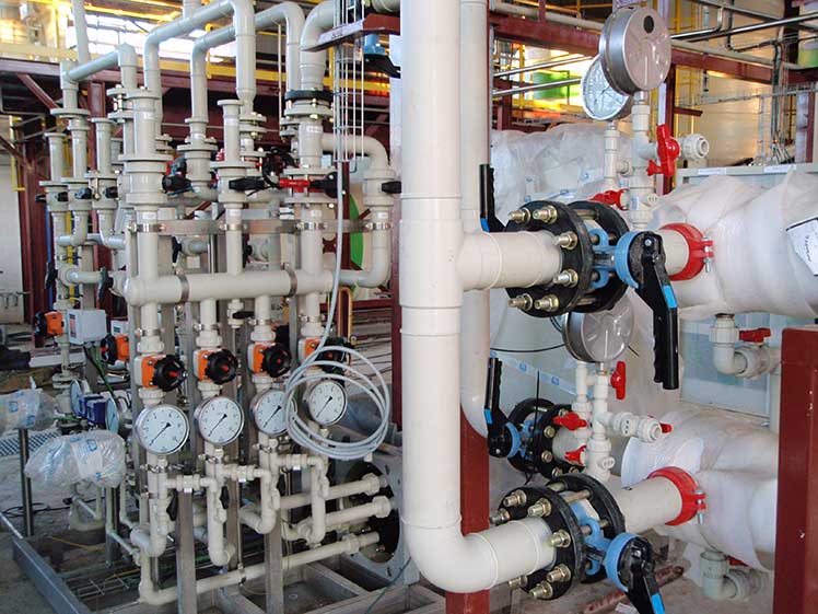 Instalación de tuberías de polietileno para planta termosolar